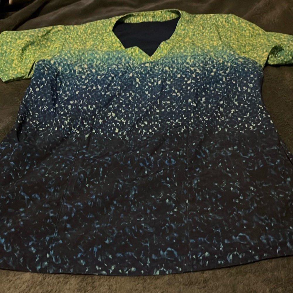 Small scrub top